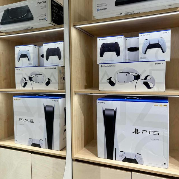 Selling Sony PlayStation 5 PS5 1TB 2